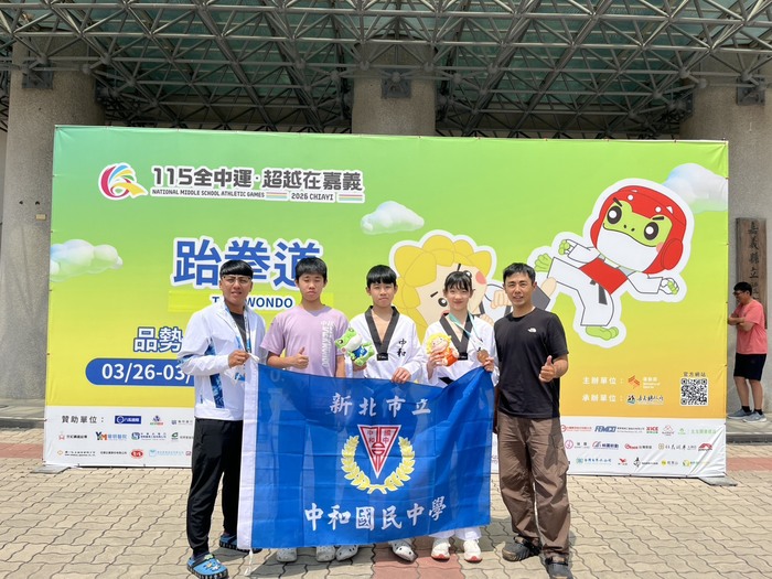 恭喜李宸萱同學，劉明杰、戴亭瑋及林逸杰教練